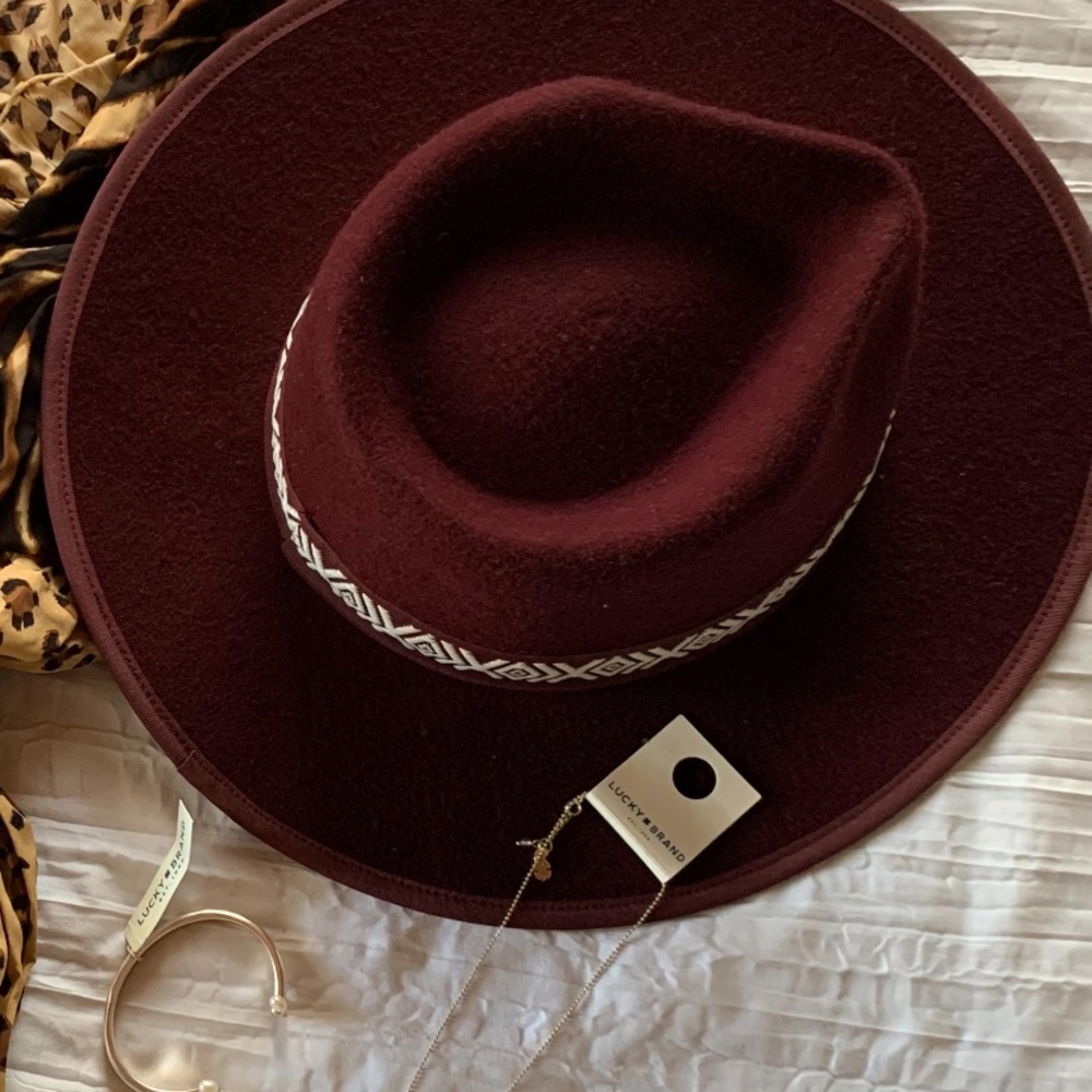 Lucky Brand 🍀 Burgundy Fedora Hat with Aztec band